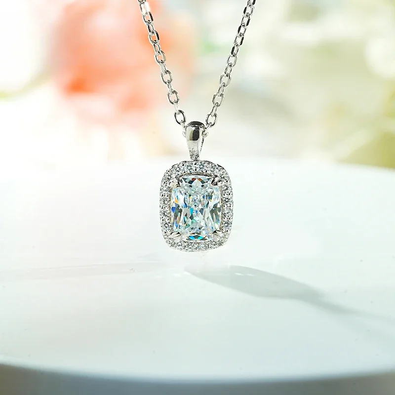 S925 silver light luxury rectangular ice flower cut pendant inlaid with high carbon diamond fashionable women's wedding jewelry
S925 silver light luxury rectangular ice flower cut pendant inlaid with high carbon diamond fashionable women's wedding jewelry