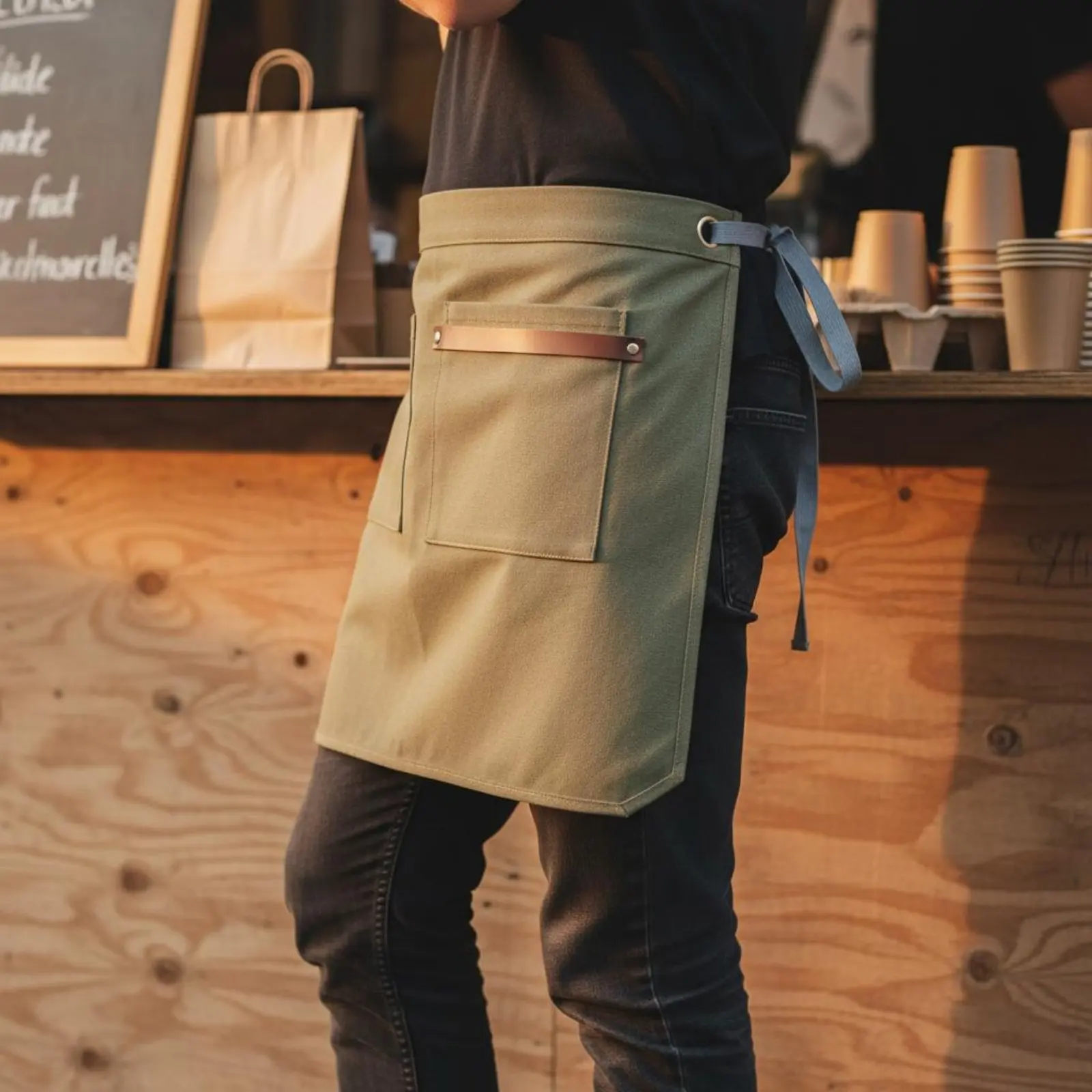 Short Waist Apron with Pockets Long-Lasting Server Apron with Pockets Professional Look Machine Easy-Care for Baristas, Cafe
Short Waist Apron with Pockets Long-Lasting Server Apron with Pockets Professional Look Machine Easy-Care for Baristas, Cafe