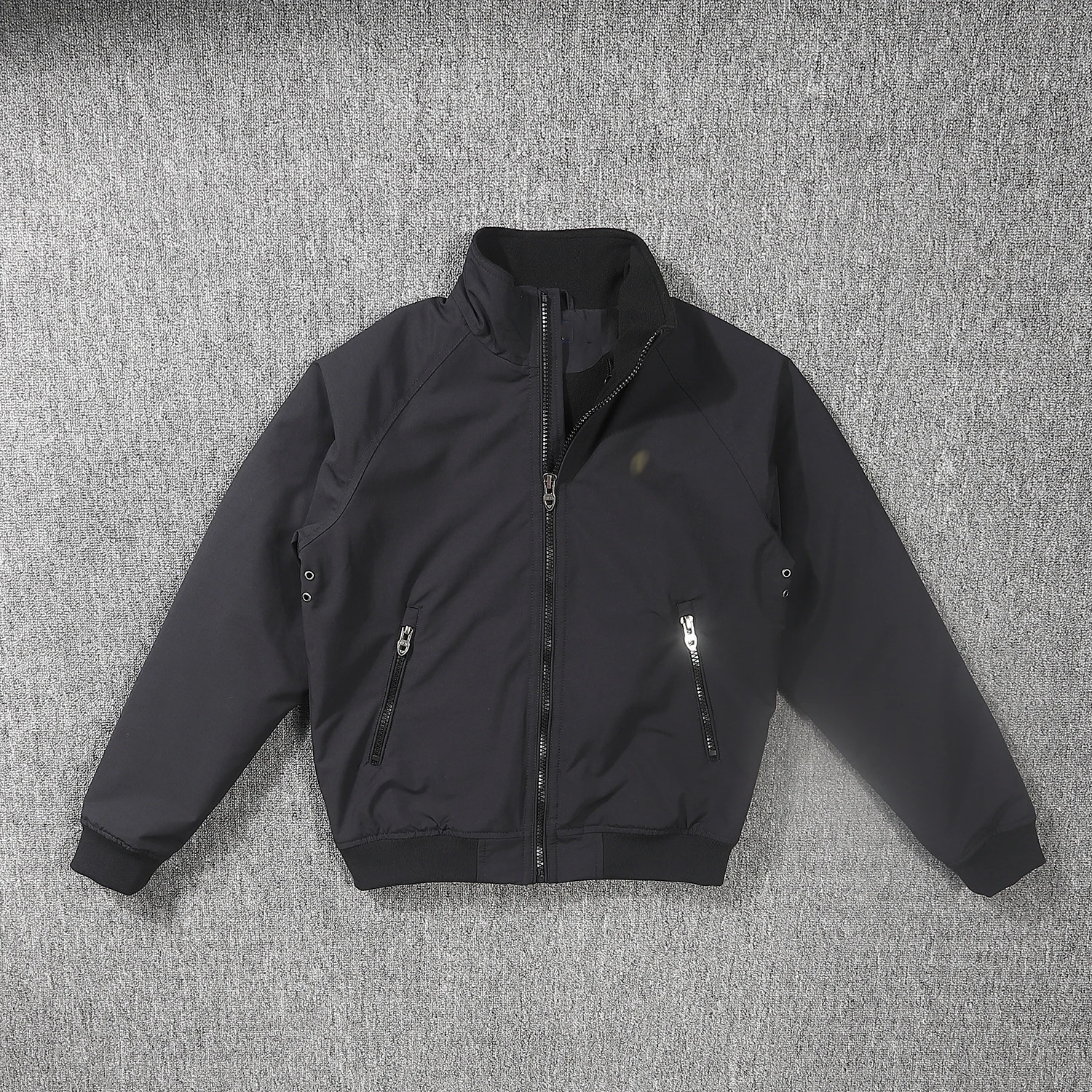 Мужская осенне-зимняя куртка с флисовой подкладкой, воротником-стойкой, водонепроницаемая, ветрозащитная, из смесового хлопка и полиэстера, на молнии, короткий рукав
Мужская осенне-зимняя куртка с флисовой подкладкой, воротником-стойкой, водонепроницаемая, ветрозащитная, из смесового хлопка и полиэстера, на молнии, короткий рукав