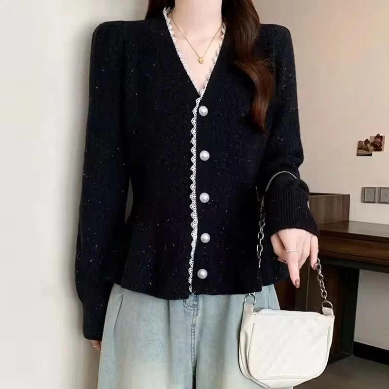 Весенне-осенний модный вязаный кардиган с V-образным вырезом, женский свитер с кружевными вставками, повседневный свободный вязаный топ
Весенне-осенний модный вязаный кардиган с V-образным вырезом, женский свитер с кружевными вставками, повседневный свободный вязаный топ