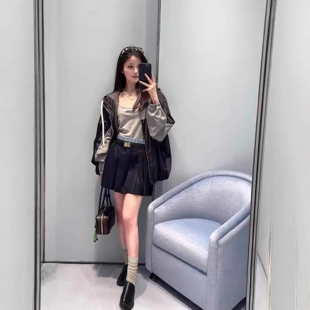 Early Spring 2025 Plaid Letter Splicing Pleated ort Skirt Youthful Age Defng Faion Pleated ort Skirt
Early Spring 2025 Plaid Letter Splicing Pleated ort Skirt Youthful Age Defng Faion Pleated ort Skirt