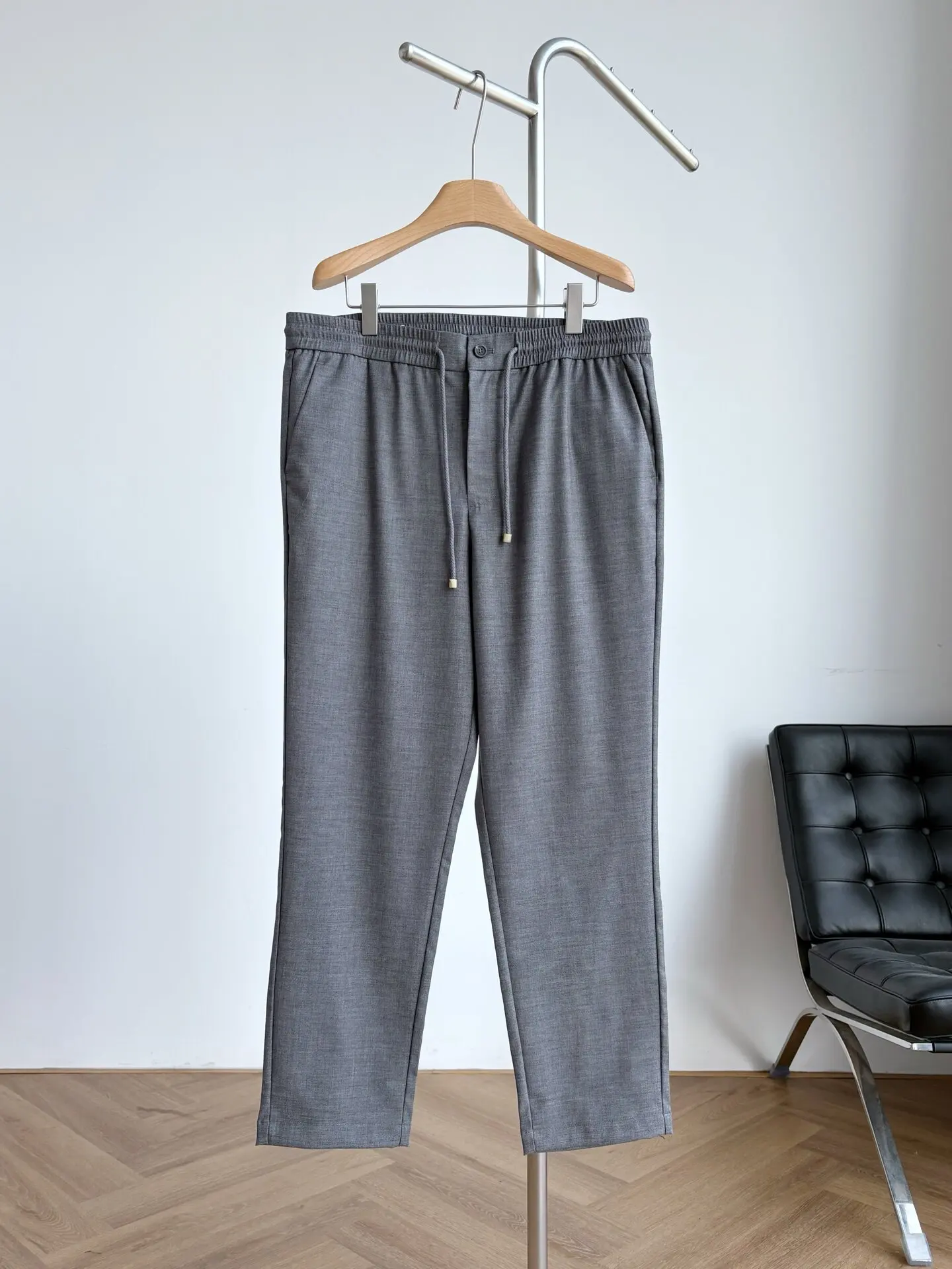 BC Italian pure wool elastic waist straight casual pants
BC Italian pure wool elastic waist straight casual pants