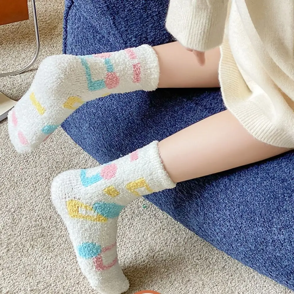 Comfortable Female Hosiery Coral Velvet Socks Plush Winter Flower Pattern Socks Printing Middle Tube Sleeping Socks Women
Comfortable Female Hosiery Coral Velvet Socks Plush Winter Flower Pattern Socks Printing Middle Tube Sleeping Socks Women