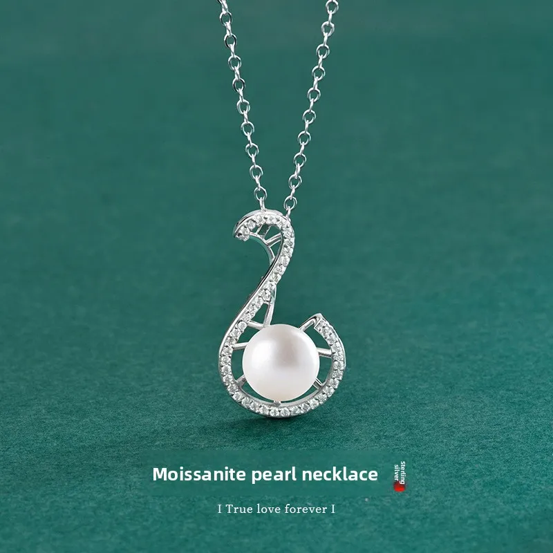0.21CT D-Color Swan Moissanite & Freshwater Pearl Pendant Necklace, Platinum Plated S925 Silver, Exquisite Collarbone Jewelry
0.21CT D-Color Swan Moissanite & Freshwater Pearl Pendant Necklace, Platinum Plated S925 Silver, Exquisite Collarbone Jewelry