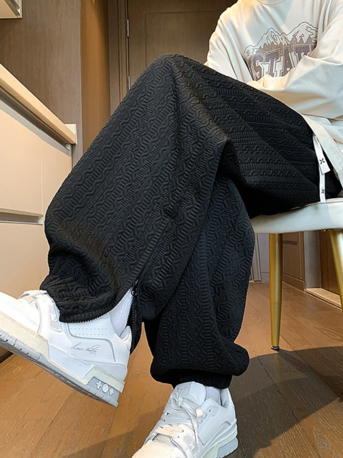 High-End Men's Zipper Split Casual Pants Floral Print American Sle Loose Fit Youthful Trendy Streetwear Single Wear
High-End Men's Zipper Split Casual Pants Floral Print American Sle Loose Fit Youthful Trendy Streetwear Single Wear