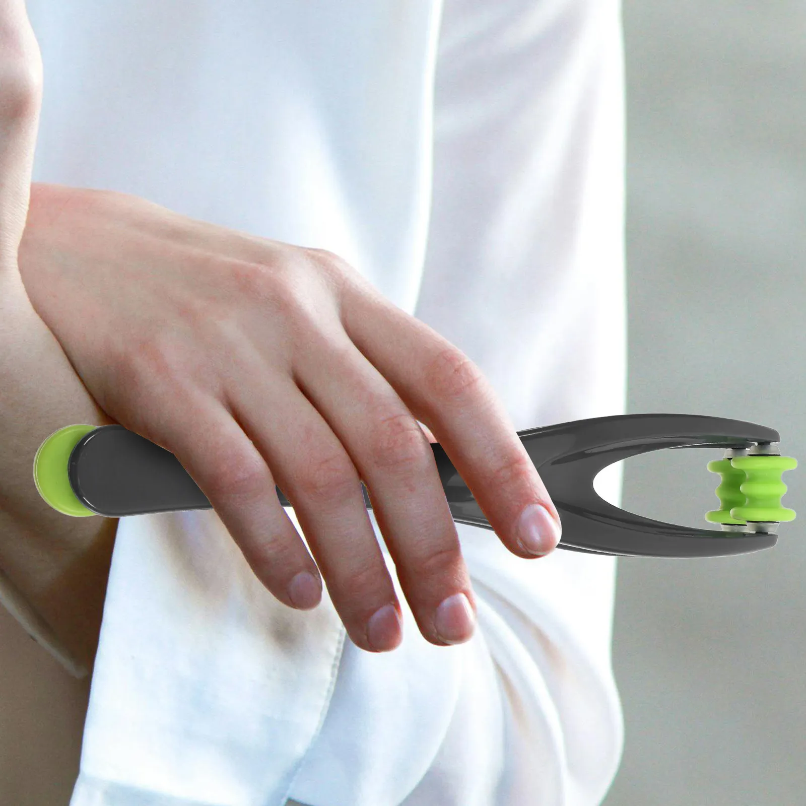 Handheld Finger Massager Roller Tool for Hands Fingers Relaxation Portable Office Home Travel Use Gentle Effective Soothing
Handheld Finger Massager Roller Tool for Hands Fingers Relaxation Portable Office Home Travel Use Gentle Effective Soothing