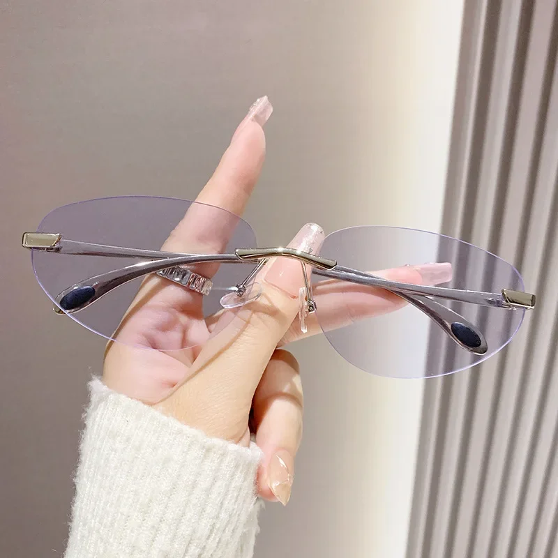 Women's Luxury Rimless Metal Oval Cat Eye Sunglasses Men's Retro Outdoor UV400 UV Protection Driving Simple Sunglasses
Women's Luxury Rimless Metal Oval Cat Eye Sunglasses Men's Retro Outdoor UV400 UV Protection Driving Simple Sunglasses