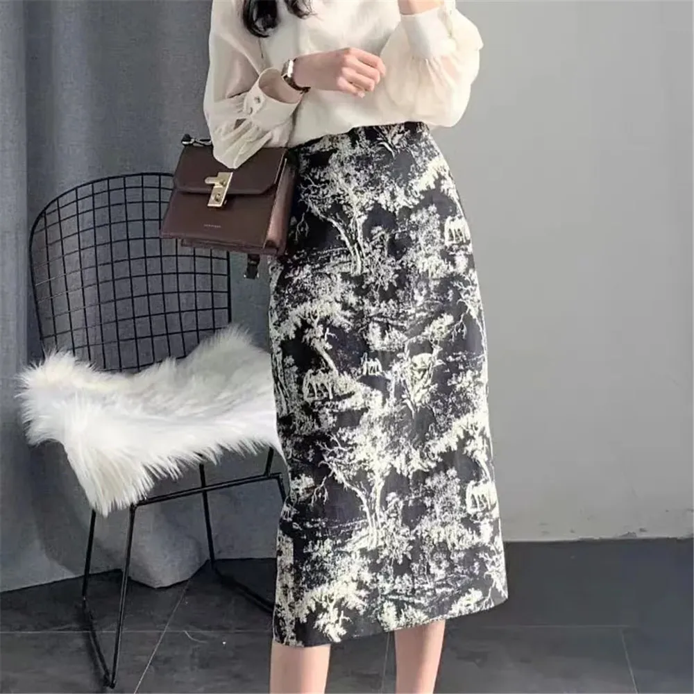 2024 Long Skirt Vintage Floral Print Straight Skirts Women Autumn Spring Aesthetic Y2k High Street Retro Chic Skirt Ladies
2024 Long Skirt Vintage Floral Print Straight Skirts Women Autumn Spring Aesthetic Y2k High Street Retro Chic Skirt Ladies