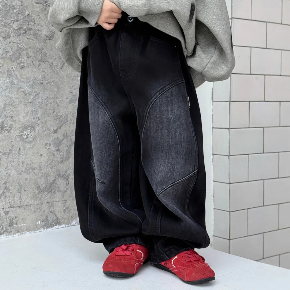 Children Clothing Boys Fashionable Casual Jeans 2025 Winter New Boys American Style Retro Straight Leg Thickened Jeans
Children Clothing Boys Fashionable Casual Jeans 2025 Winter New Boys American Style Retro Straight Leg Thickened Jeans