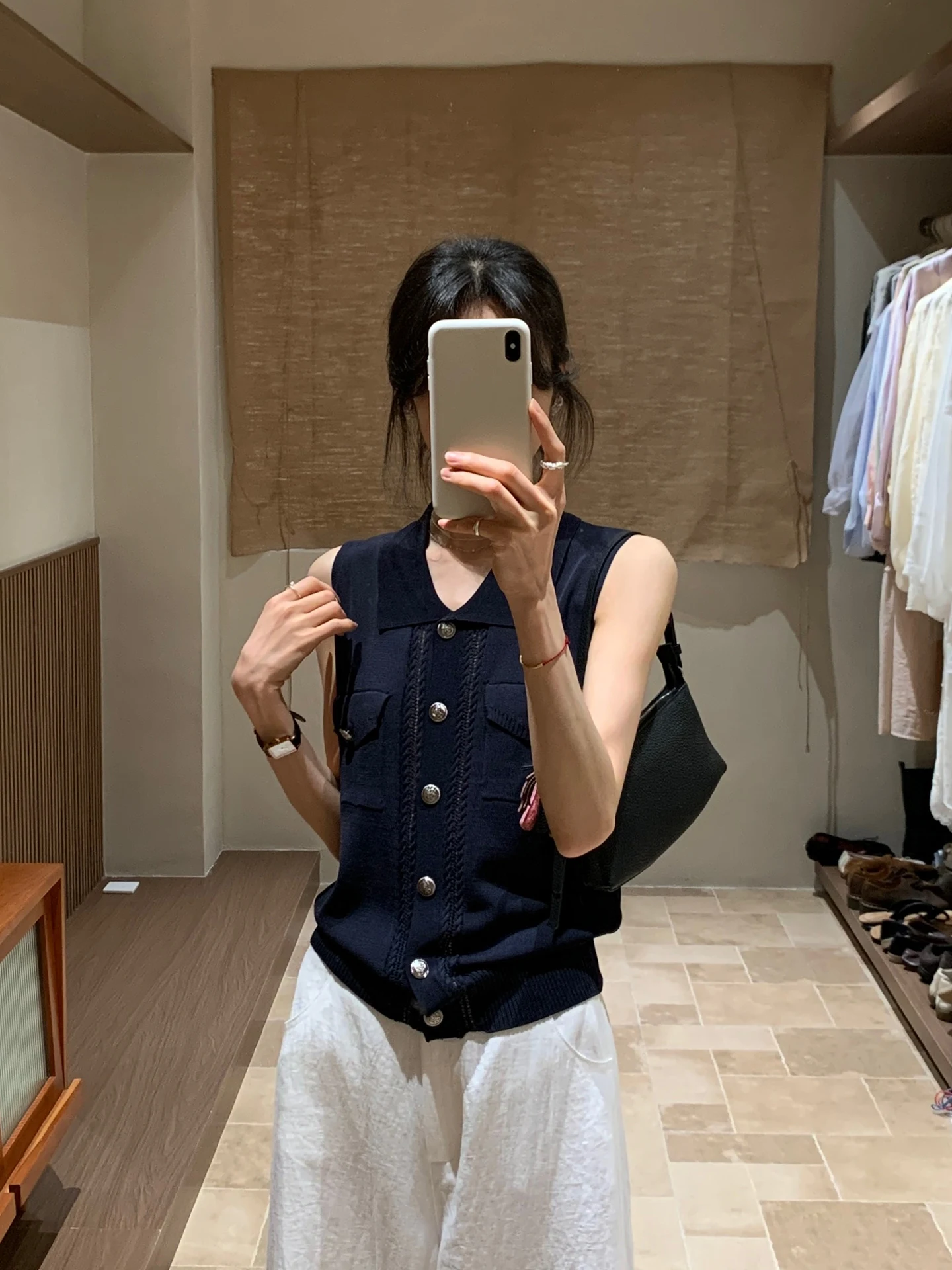 BRIVIN Luxury Style Women's Knitted Sweater V-Neck Slim Fit Sleeveless Thin Spring Summer Fashion Miu Style Premium Quality
BRIVIN Luxury Style Women's Knitted Sweater V-Neck Slim Fit Sleeveless Thin Spring Summer Fashion Miu Style Premium Quality