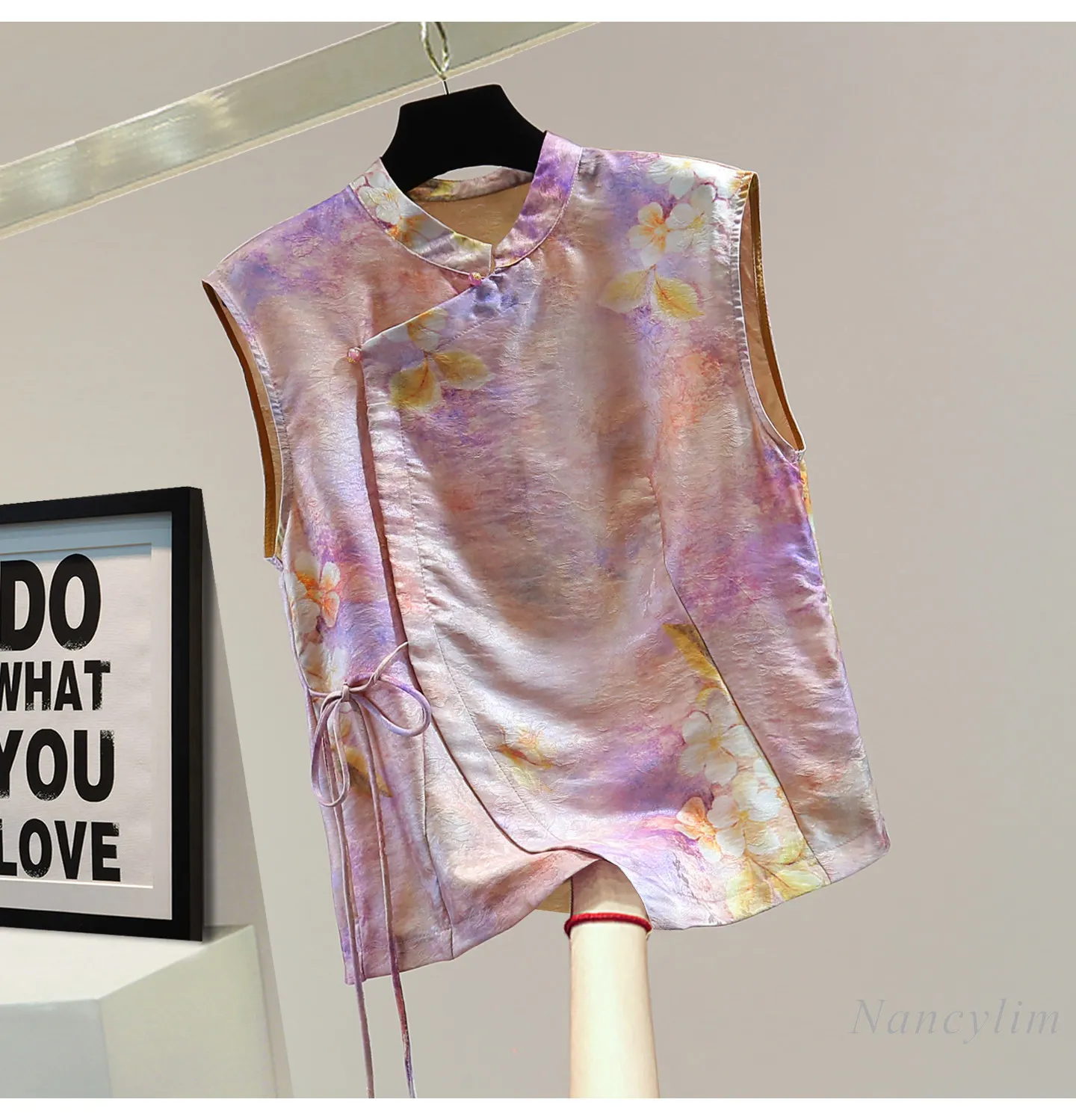 New Chinese Style Tie-up Tassel Irregular Stand Collar Shirt, 2026 Summer Slimming Retro Print Sleeveless Cheongsam for Woman
New Chinese Style Tie-up Tassel Irregular Stand Collar Shirt, 2026 Summer Slimming Retro Print Sleeveless Cheongsam for Woman