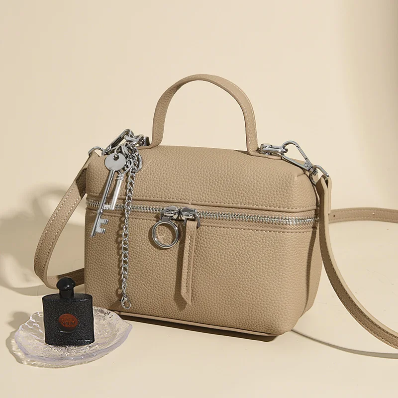 Новая модная женская кожаная сумка через плечо, повседневная женская сумка через плечо, стильная и легкая, идеально подходит для ежедневного использования
Новая модная женская кожаная сумка через плечо, повседневная женская сумка через плечо, стильная и легкая, идеально подходит для ежедневного использования