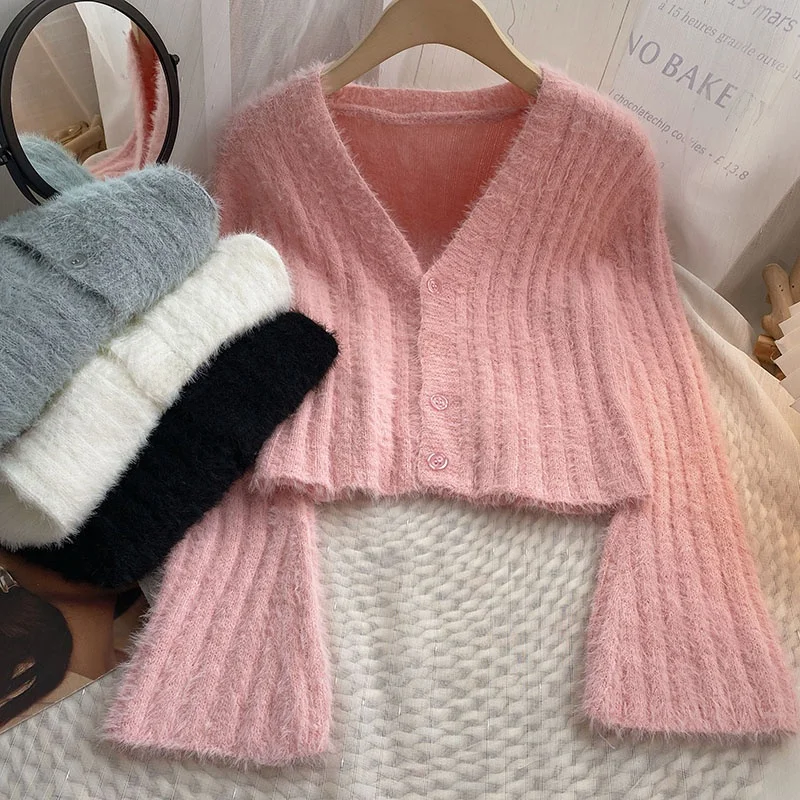 Pink Knitted Short Cardigan V-Neck Single Button Water Rabbit Fur Simulation Korean Style Women's Fashion Top for Autumn 2024
Pink Knitted Short Cardigan V-Neck Single Button Water Rabbit Fur Simulation Korean Style Women's Fashion Top for Autumn 2024