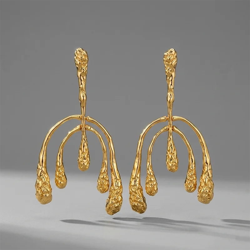 Avant-Garde Liquid Metal Drop Earrings High-End 18K Gold Plated Irregular Organic Texture Brut Gold Mobile Earring for Women
Avant-Garde Liquid Metal Drop Earrings High-End 18K Gold Plated Irregular Organic Texture Brut Gold Mobile Earring for Women