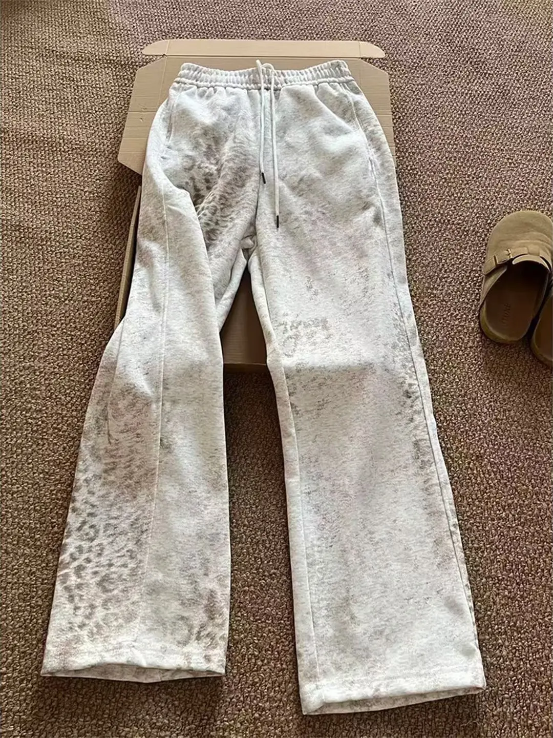 Спортивные повседневные брюки-джоггеры цвета хаки с леопардовым принтом для мужчин и женщин, осенние, в корейском стиле, свободные, прямые, облегающие, широкие, длинные брюки
Спортивные повседневные брюки-джоггеры цвета хаки с леопардовым принтом для мужчин и женщин, осенние, в корейском стиле, свободные, прямые, облегающие, широкие, длинные брюки