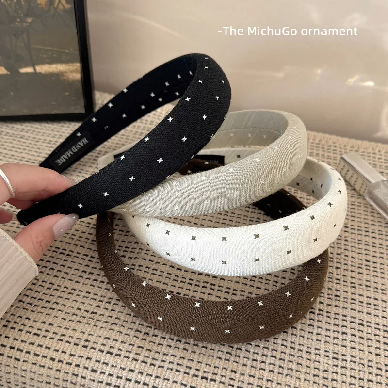 Simple Polka-Dot Wide Headband with High-Crown Design—Flattering and Versatile for Everyday Wear
Simple Polka-Dot Wide Headband with High-Crown Design—Flattering and Versatile for Everyday Wear