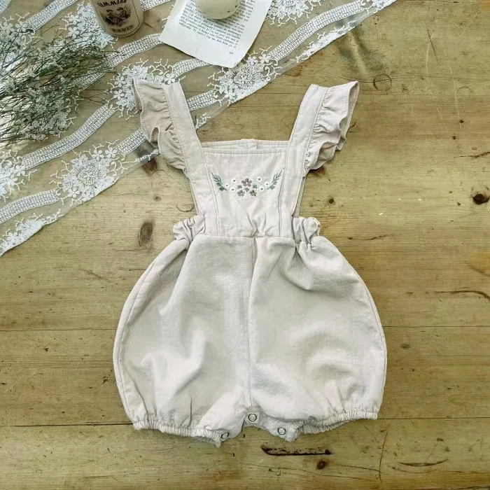 Spring and Autumn Baby Girls' Embroidered Flounced Sleeve Cotton Strap Romper Children's Outing Suspender Pants
Spring and Autumn Baby Girls' Embroidered Flounced Sleeve Cotton Strap Romper Children's Outing Suspender Pants