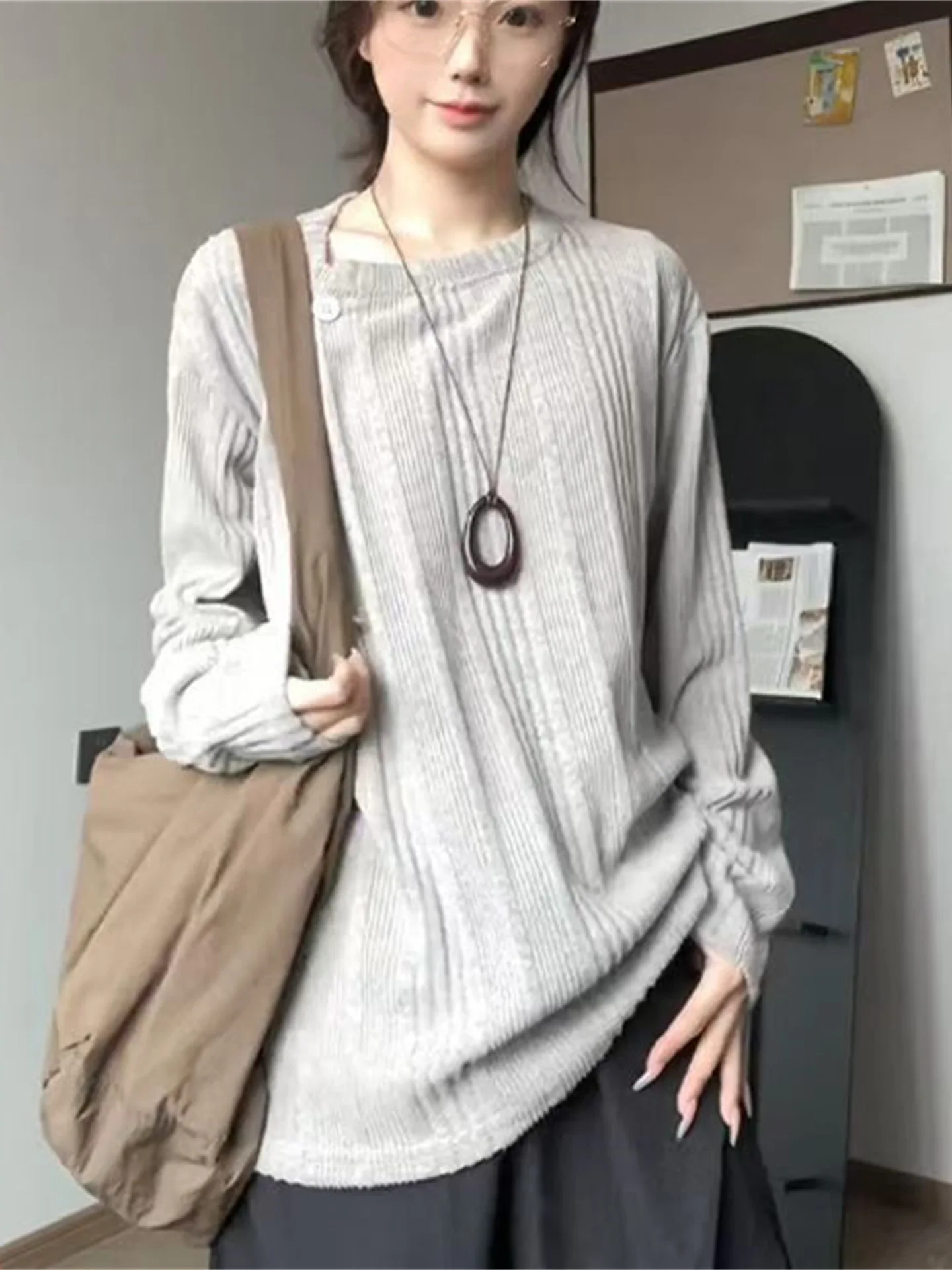 Женская футболка свободного кроя с длинным рукавом и круглым вырезом, весенне-осенняя, модная, без скатывания, не требует глажки
Женская футболка свободного кроя с длинным рукавом и круглым вырезом, весенне-осенняя, модная, без скатывания, не требует глажки