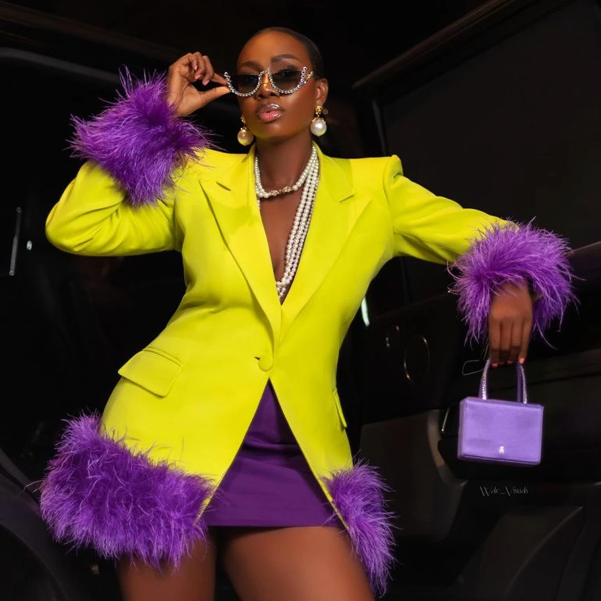 Spring And Autumn Fashion Temperament Commuting Socialite Style Detachable Feather Button Suit Collar Women's Suit Jacket
Spring And Autumn Fashion Temperament Commuting Socialite Style Detachable Feather Button Suit Collar Women's Suit Jacket