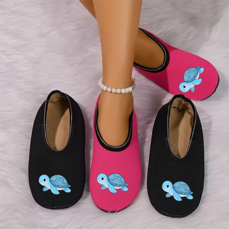 Four season wearable couple cartoon bird print with thin velvet lining, breathable, high elasticity, anti slip floor slippers
Four season wearable couple cartoon bird print with thin velvet lining, breathable, high elasticity, anti slip floor slippers