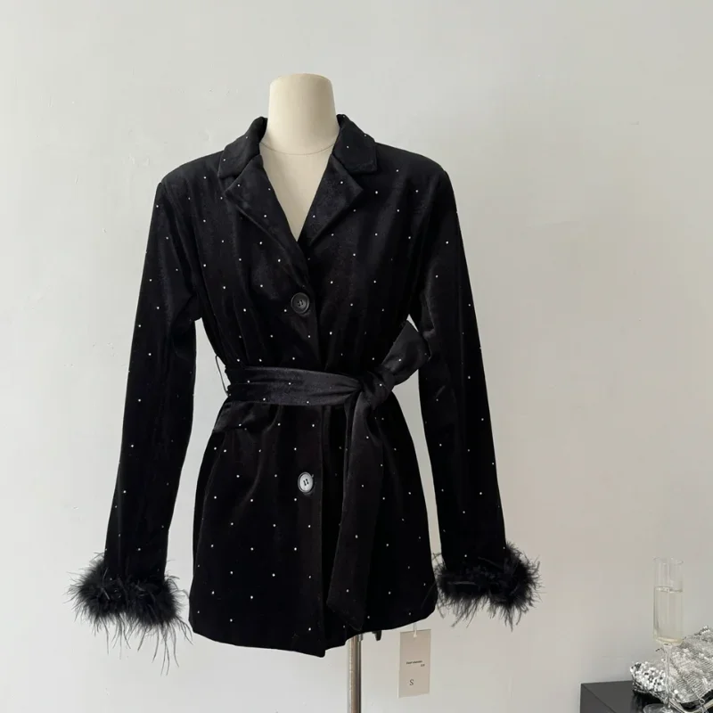 Flash Diamond Velvet Ostrich Feather Suit Jacket Women's Autumn Winter Fashion Casual French High Street Quilted Black Suits
Flash Diamond Velvet Ostrich Feather Suit Jacket Women's Autumn Winter Fashion Casual French High Street Quilted Black Suits