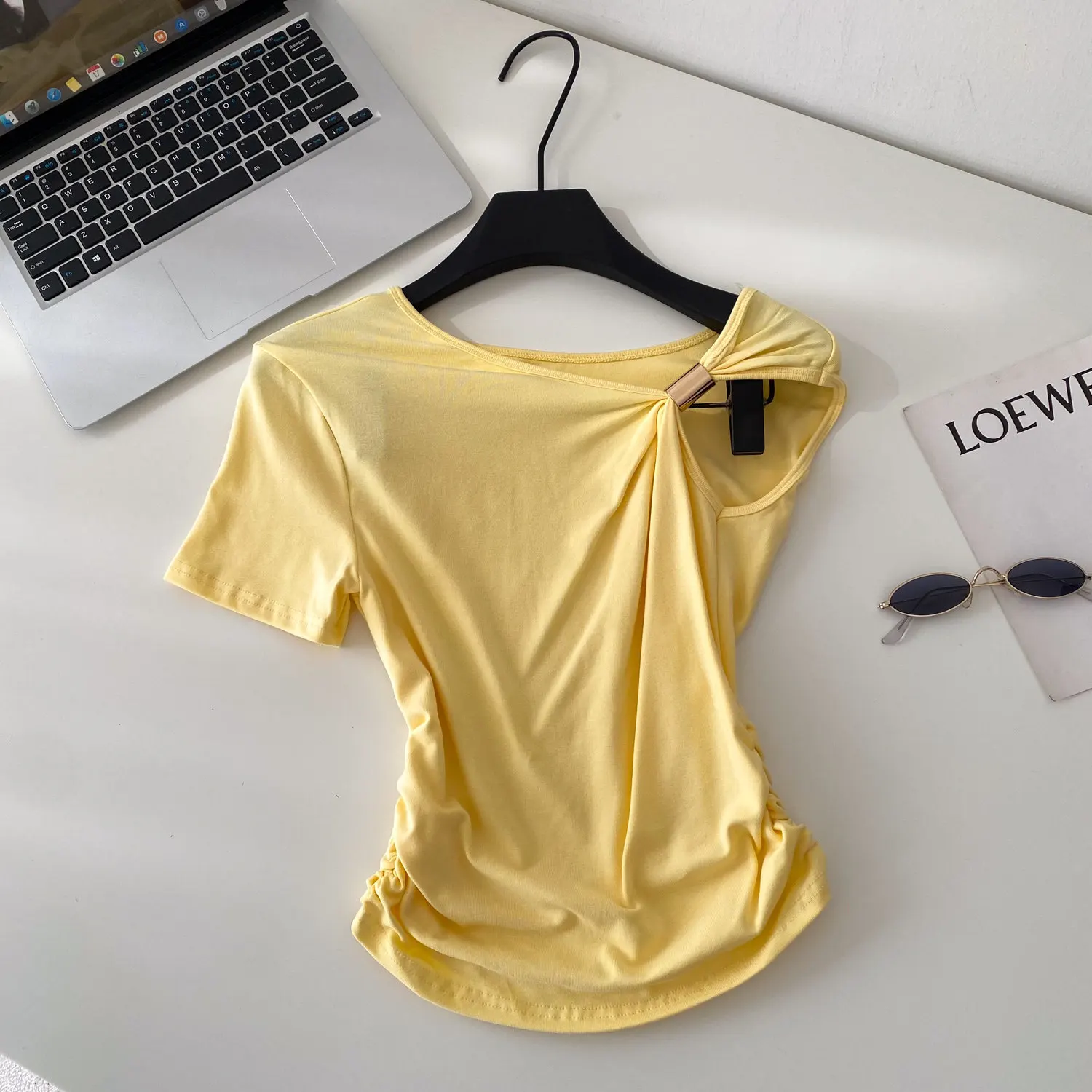 Tops Women Top Skew Collar Short Sleeve Sexy Y2k Streetwear Tight Waist Elegant Pleated Work Solid Tees Slim Fit 2026 Summer
Tops Women Top Skew Collar Short Sleeve Sexy Y2k Streetwear Tight Waist Elegant Pleated Work Solid Tees Slim Fit 2026 Summer