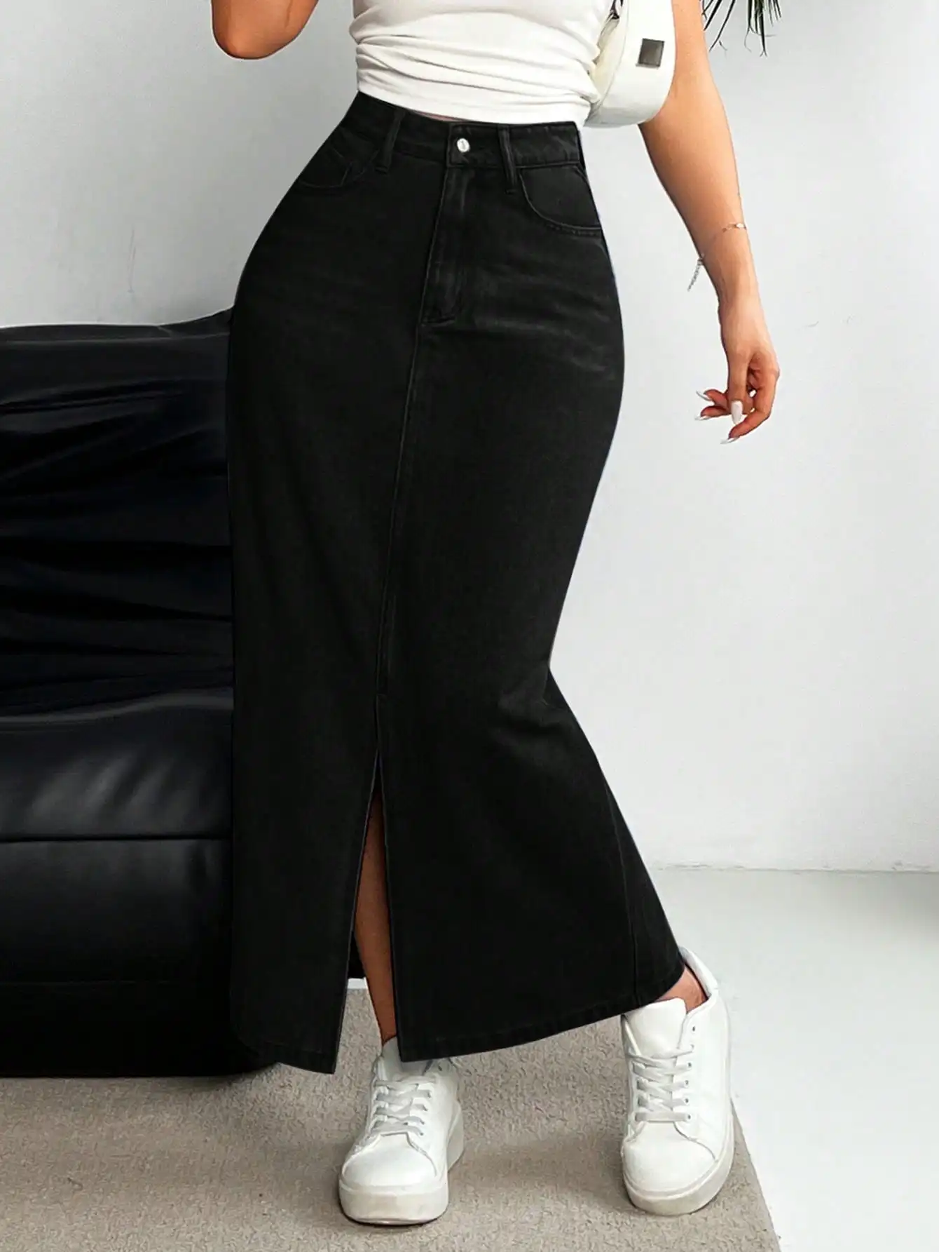 Women's Black Denim Midi Skirt with Front Slit and Pockets
Women's Black Denim Midi Skirt with Front Slit and Pockets