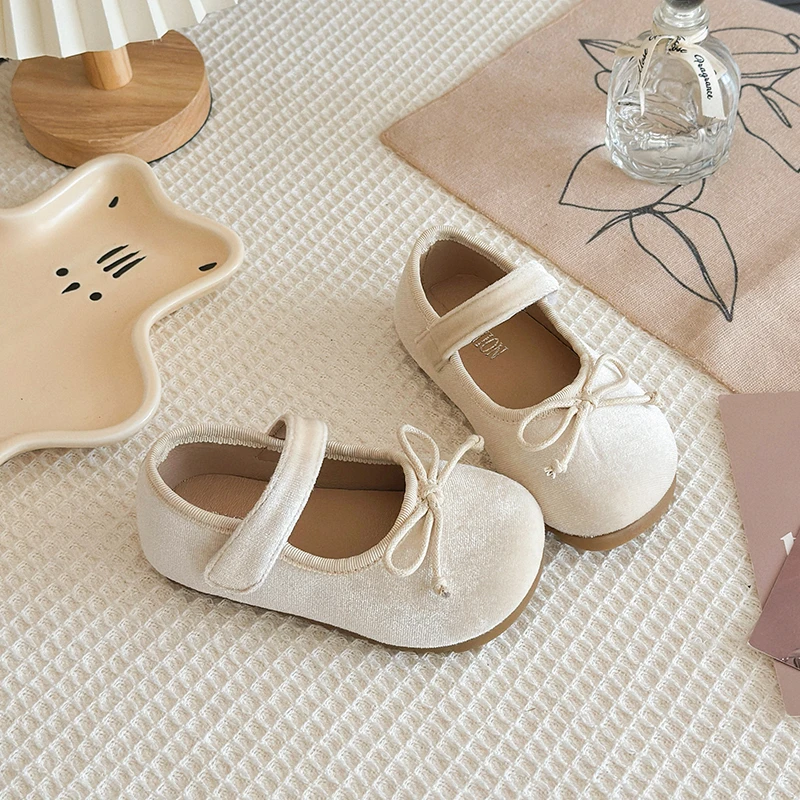 Новые детские кожаные туфли для девочек на весну-осень 2026: модные, в корейском стиле, с мягкой нескользящей подошвой, универсальные туфли-принцессы
Новые детские кожаные туфли для девочек на весну-осень 2026: модные, в корейском стиле, с мягкой нескользящей подошвой, универсальные туфли-принцессы