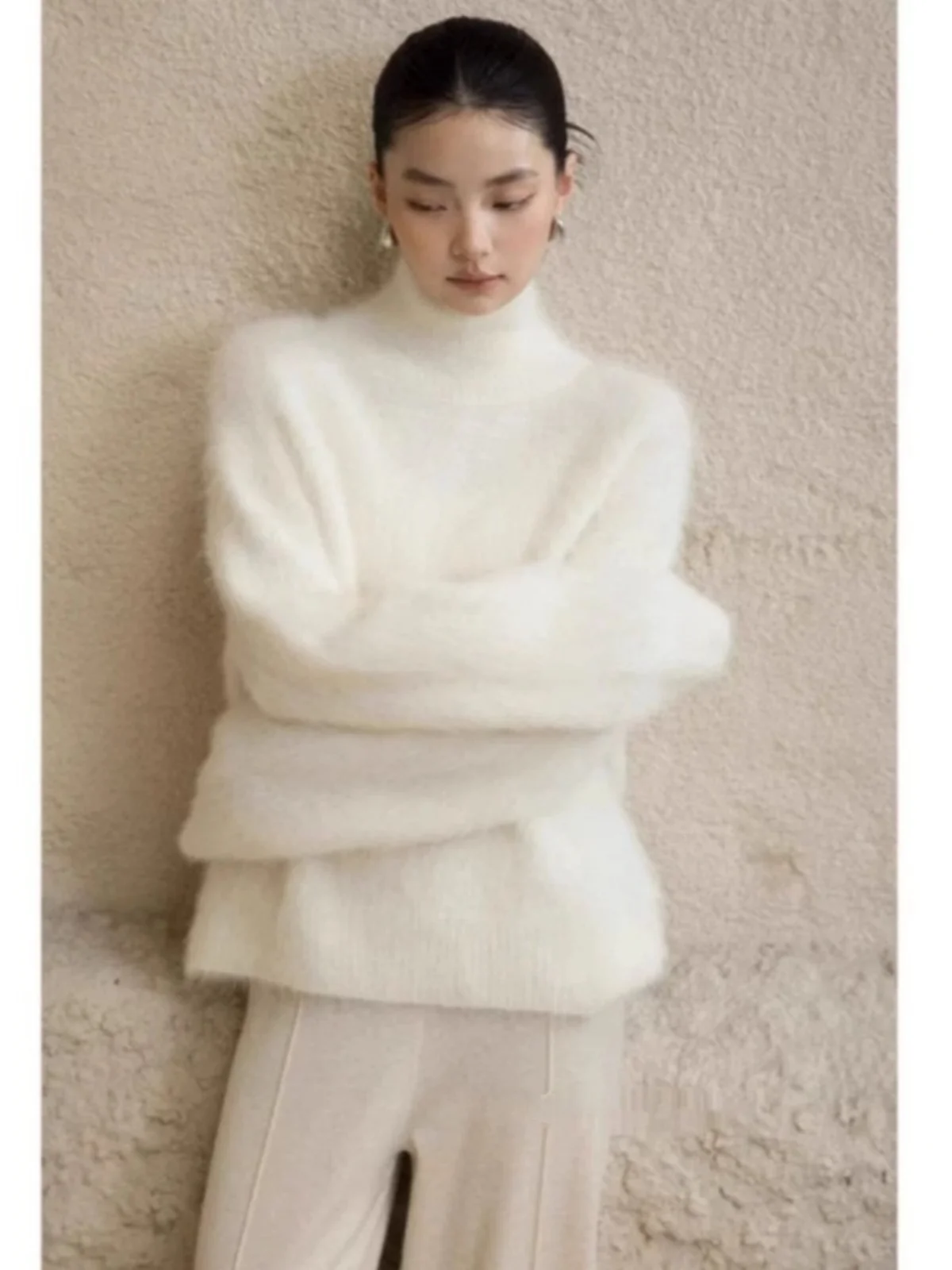 Elegant High Collar Cashmere Sweater Women's Soft Cozy Outerwear Autumn Winter Fashion Korean Style Long Sleeve Knitted Top
Elegant High Collar Cashmere Sweater Women's Soft Cozy Outerwear Autumn Winter Fashion Korean Style Long Sleeve Knitted Top