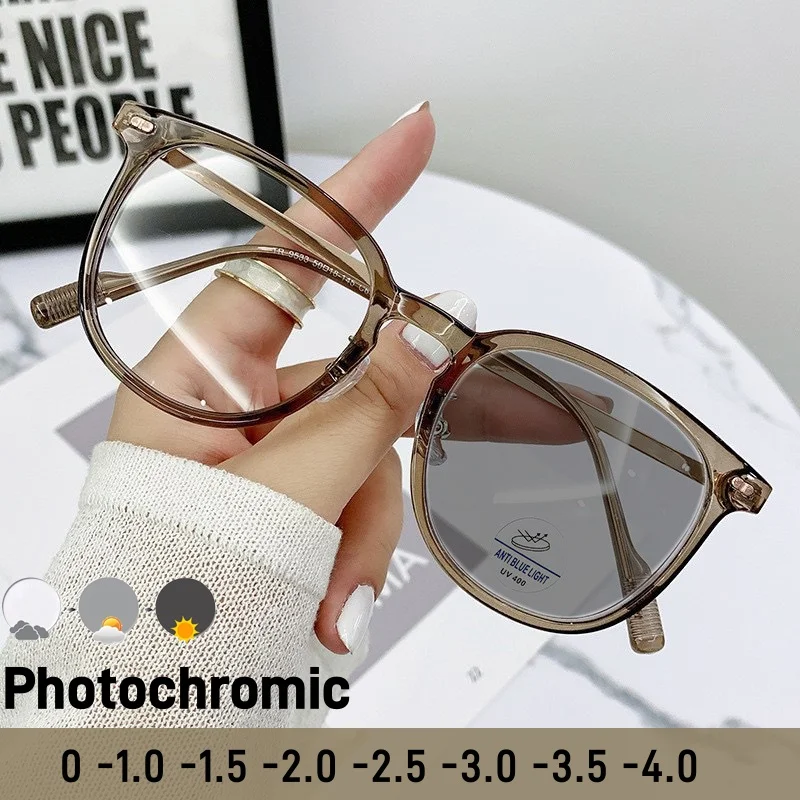 Simple and Atmospheric Circular Frame Photochromic Myopia Glasses with Anti Blue Light Can Be Used Both Indoors and Outdoors
Simple and Atmospheric Circular Frame Photochromic Myopia Glasses with Anti Blue Light Can Be Used Both Indoors and Outdoors