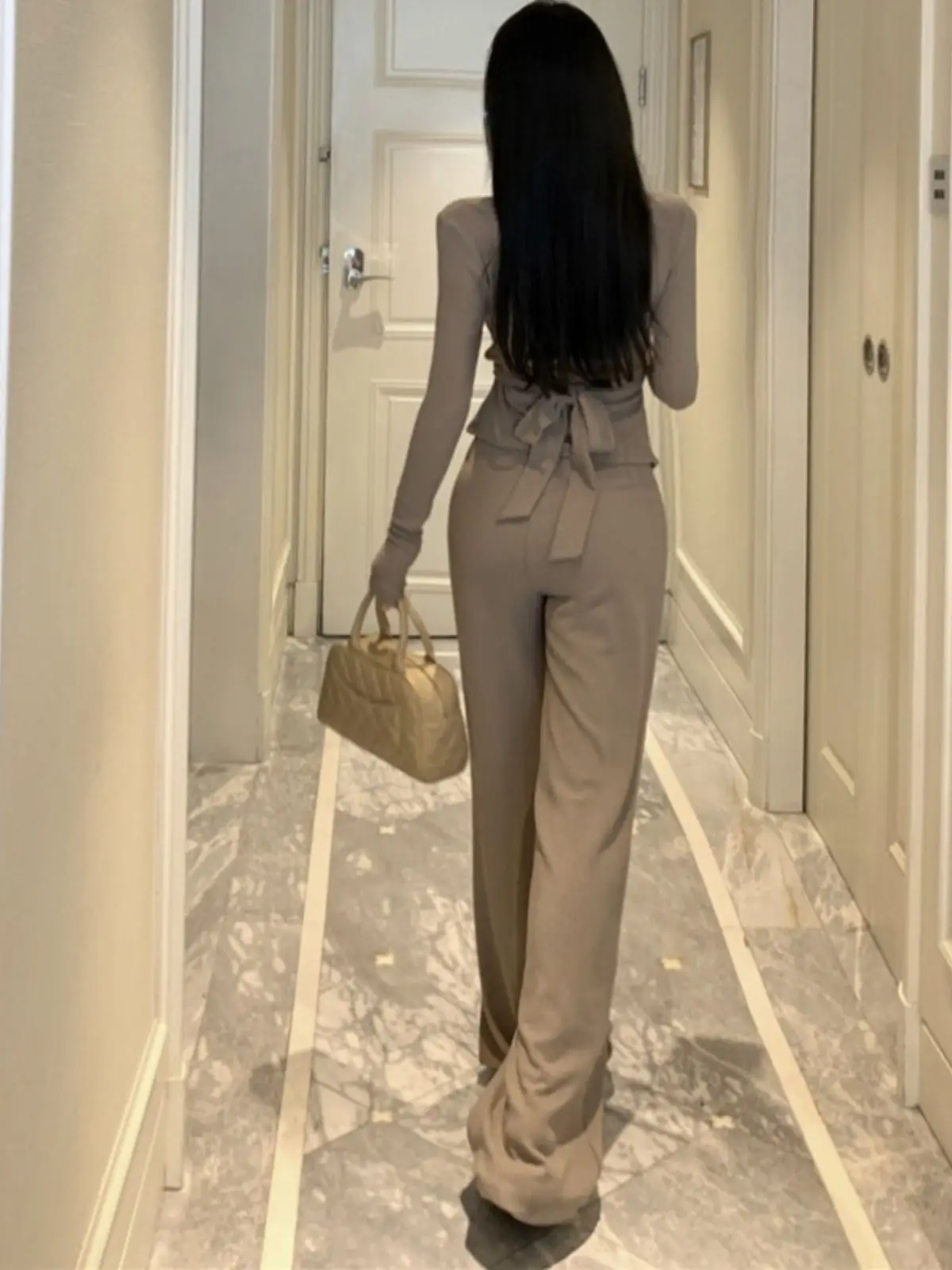 Casual V-Neck Long Sleeve T-Shirt And Wide Leg Pants Two-Piece Set Regular Fit Polyester Breathable Autumn Fashion Ensemble
Casual V-Neck Long Sleeve T-Shirt And Wide Leg Pants Two-Piece Set Regular Fit Polyester Breathable Autumn Fashion Ensemble