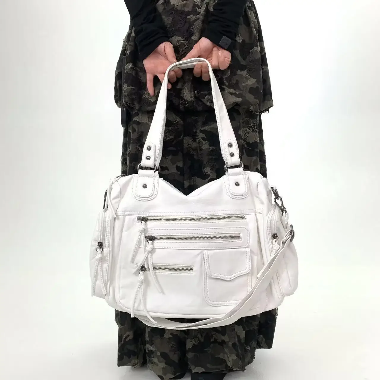 Ladies' Fashion Y2K Millennium Spicy Girl Shoulder Bag Large Capacity Retro Multi Pocket Motorcycle Tote Bag
Ladies' Fashion Y2K Millennium Spicy Girl Shoulder Bag Large Capacity Retro Multi Pocket Motorcycle Tote Bag