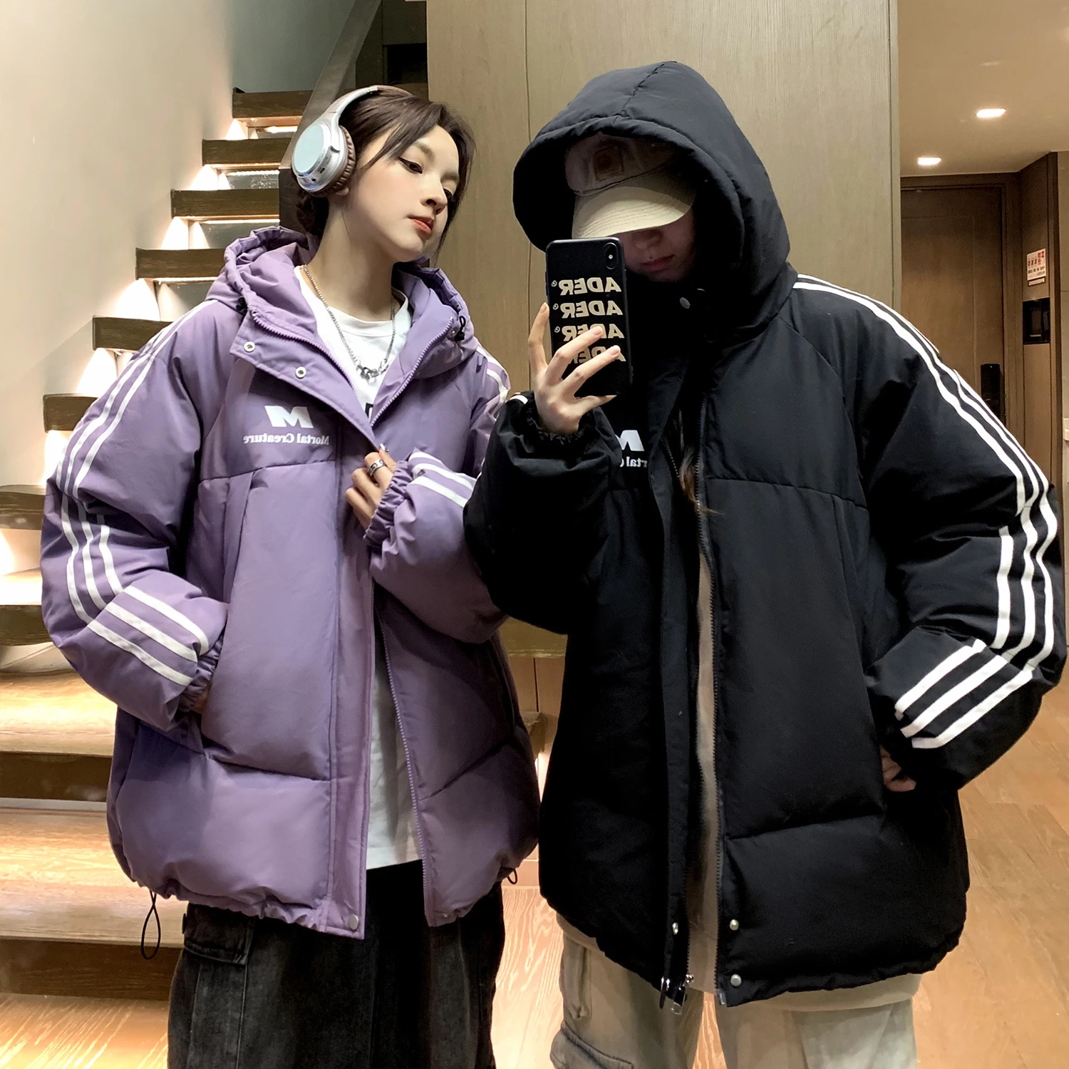 Утепленная хлопковая куртка-пуховик на молнии для пар, свободного кроя, с задней панелью, молодежная, зимняя, теплая, спортивная, с карманами.
Утепленная хлопковая куртка-пуховик на молнии для пар, свободного кроя, с задней панелью, молодежная, зимняя, теплая, спортивная, с карманами.