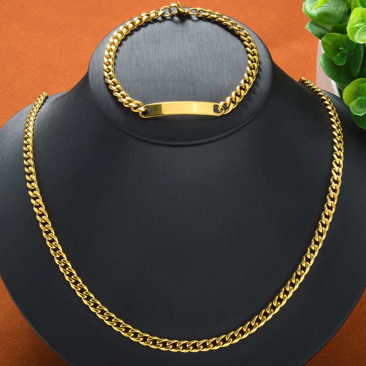 Hip Hop 18K Gold Plated Stainless Steel Cuban Link Chain Necklace Bracelet Set for Men Women Unisex Jewelry Gift
Hip Hop 18K Gold Plated Stainless Steel Cuban Link Chain Necklace Bracelet Set for Men Women Unisex Jewelry Gift