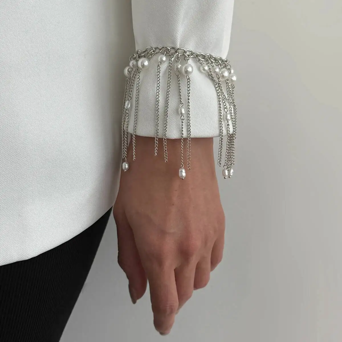 Salircon Elegant Imitation Pearl Bracelet Women Dangle Chain Trendy Charm Tassel Bangles Wedding Party Daily Wear Jewelry Gifts
Salircon Elegant Imitation Pearl Bracelet Women Dangle Chain Trendy Charm Tassel Bangles Wedding Party Daily Wear Jewelry Gifts