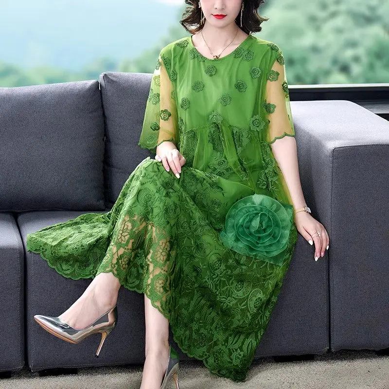 Embroidered Midi Dress 2023 Summer Loose Style Versatile Fashion Mom High End Flower Ladies Dress Short Sleeve Clothing Z1806
Embroidered Midi Dress 2023 Summer Loose Style Versatile Fashion Mom High End Flower Ladies Dress Short Sleeve Clothing Z1806