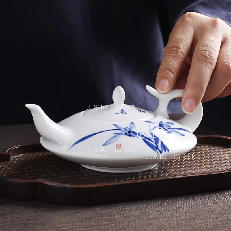 230ml Jingdezhen White Porcelain Teapot Chinese Blue and White Porcelain Teapot Household Large Capacity Teapot Teaware
230ml Jingdezhen White Porcelain Teapot Chinese Blue and White Porcelain Teapot Household Large Capacity Teapot Teaware
