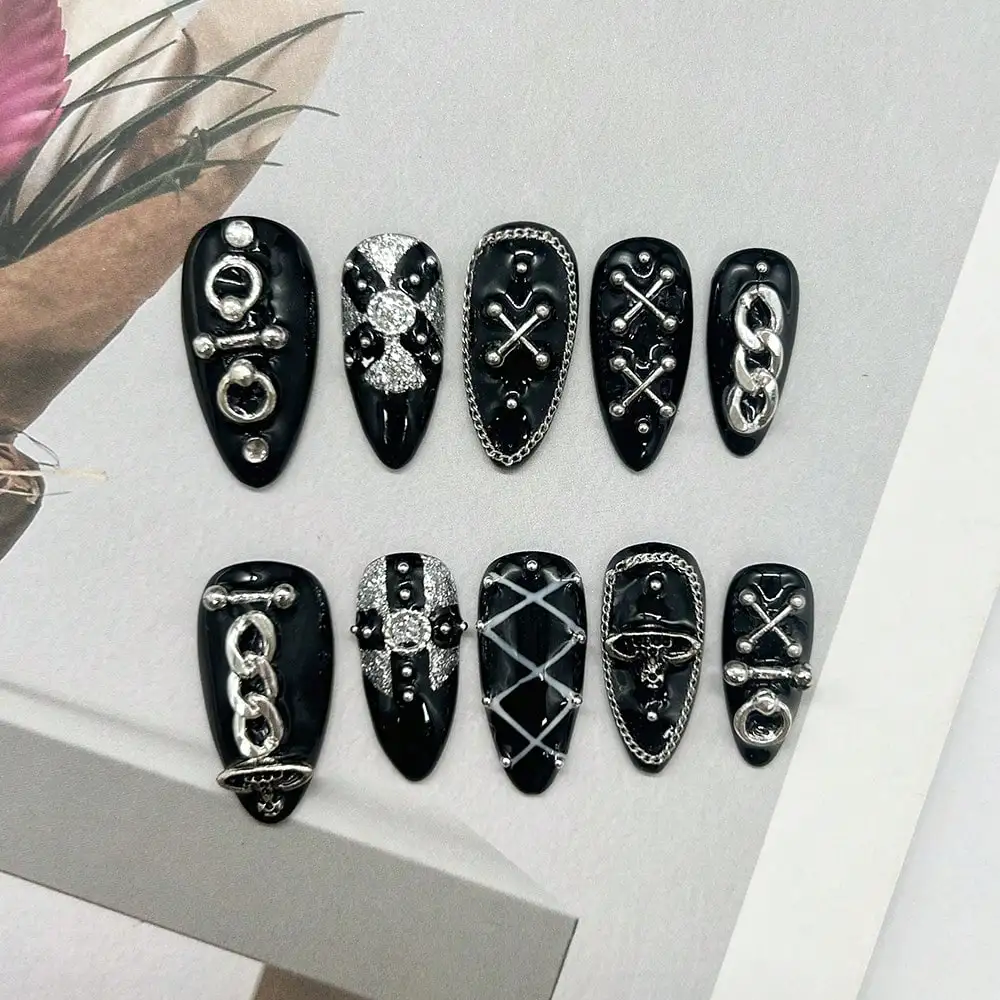 Retro Punk Y2K Black Short Almond Handmade Fake Nail Metal Ring Knot Chain Design Press-on Nails Appointment Accessories
Retro Punk Y2K Black Short Almond Handmade Fake Nail Metal Ring Knot Chain Design Press-on Nails Appointment Accessories