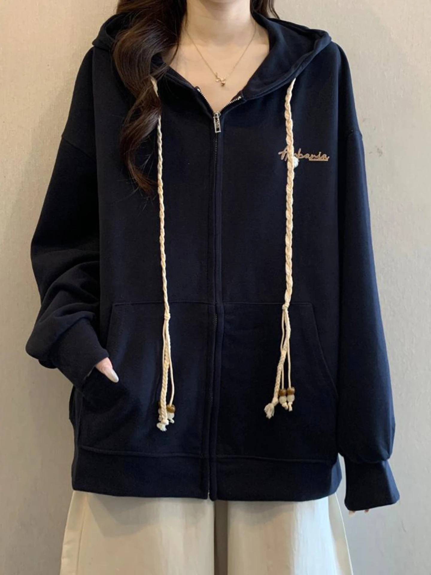 Свободная толстовка на молнии с капюшоном для женщин, весна-осень, большие размеры, повседневная верхняя одежда, синяя, молодежная модель
Свободная толстовка на молнии с капюшоном для женщин, весна-осень, большие размеры, повседневная верхняя одежда, синяя, молодежная модель