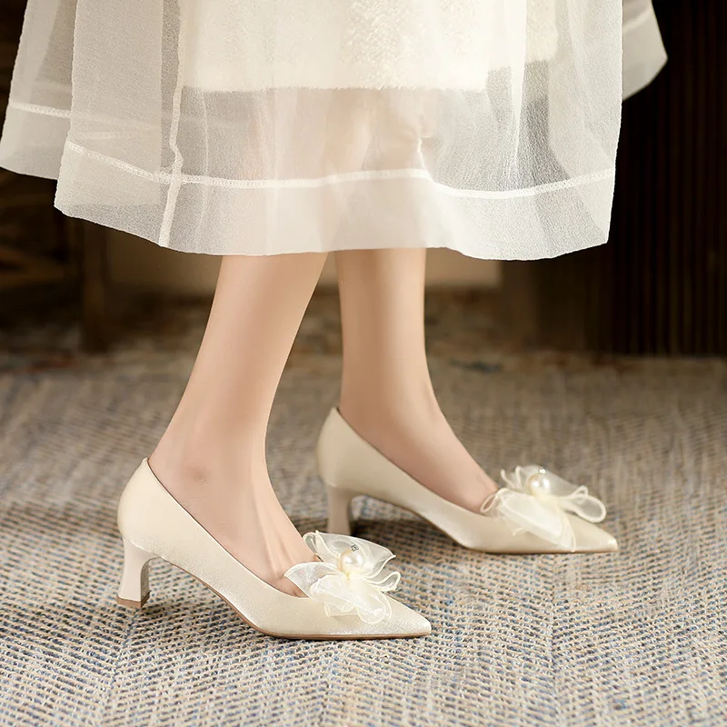 Size 32-43 Chunky Pointed Toe Wedding Shoes Women 2024 New High Heels Bow Bride Shoes
Size 32-43 Chunky Pointed Toe Wedding Shoes Women 2024 New High Heels Bow Bride Shoes