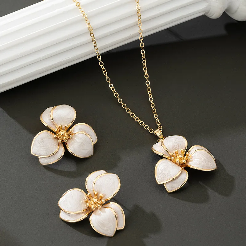 Temperament Color Enamel Drop Flower Jewelry Set for Women Gold Plated Petal Clavicle Necklace Earrings Girls Party Charm Decor
Temperament Color Enamel Drop Flower Jewelry Set for Women Gold Plated Petal Clavicle Necklace Earrings Girls Party Charm Decor