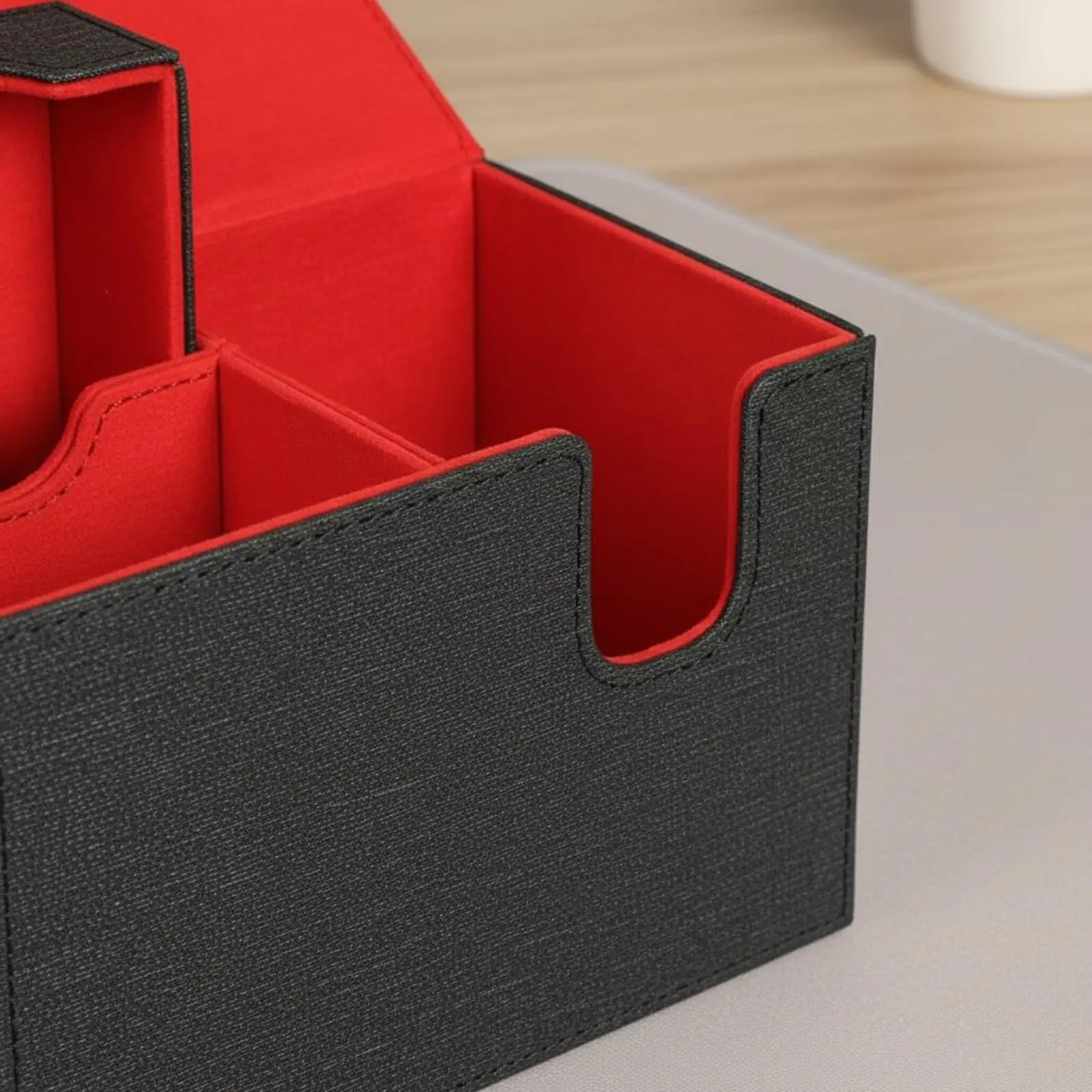 Leader Deck Box Wear-Resistant Leader Deck Box with Dice Tray Large Capacity Card Case Non-Slip Exterior for Tournaments
Leader Deck Box Wear-Resistant Leader Deck Box with Dice Tray Large Capacity Card Case Non-Slip Exterior for Tournaments