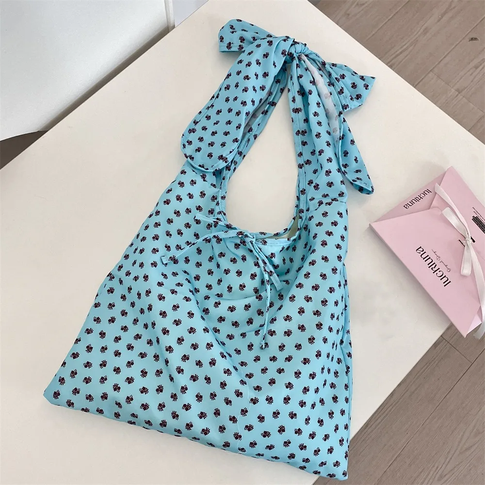 Fashion Korean Style Tie Bow Shoulder Bag Prined Large Capacity Floral Pattern Canvas Bag Lightweight Handbags Streetwear
Fashion Korean Style Tie Bow Shoulder Bag Prined Large Capacity Floral Pattern Canvas Bag Lightweight Handbags Streetwear