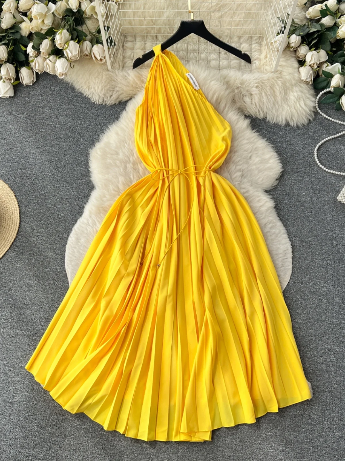 Retro Style Asymmetrical Collar Dress Women's Summer Pleated Waist Cinching Design Sensation Elegant Long Dress
Retro Style Asymmetrical Collar Dress Women's Summer Pleated Waist Cinching Design Sensation Elegant Long Dress