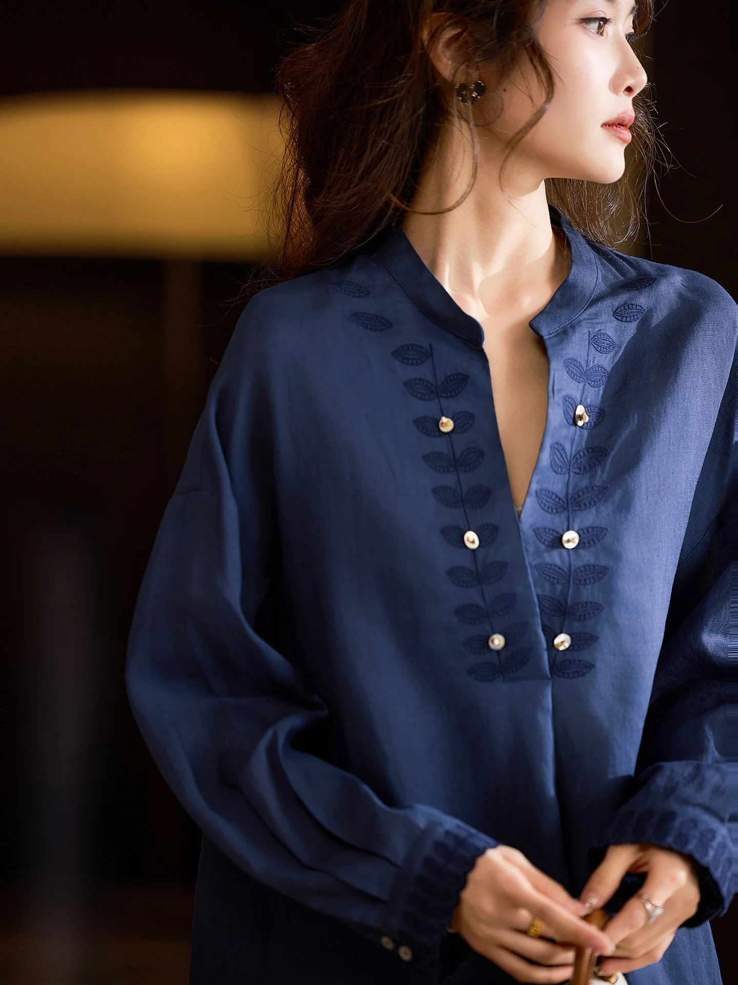 Elegant Embroidered Long Sleeve Shirt Women's Mid-Length Casual Fashion Street Style Breathable Comfortable Straight Cut Shirt
Elegant Embroidered Long Sleeve Shirt Women's Mid-Length Casual Fashion Street Style Breathable Comfortable Straight Cut Shirt