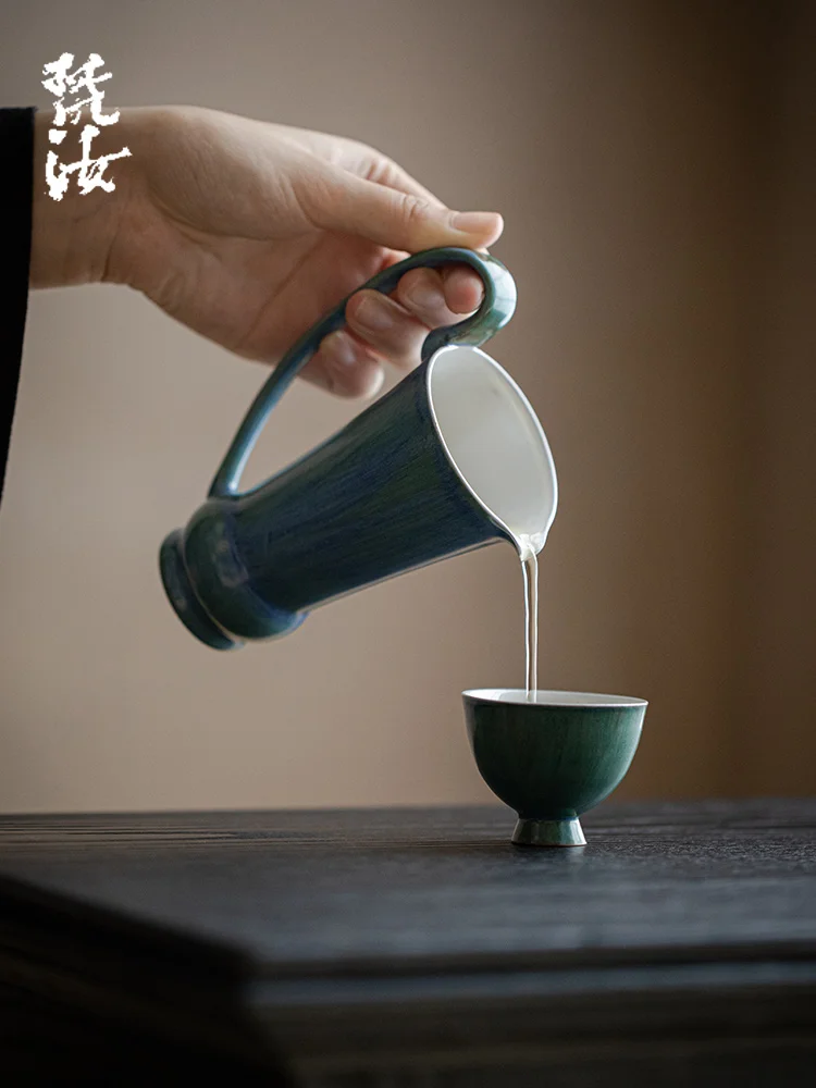 Fanru Japanese-style retro fair cup uniform cup with handle tea sea high-end tea divider large-capacity coarse pottery Kung Fu
Fanru Japanese-style retro fair cup uniform cup with handle tea sea high-end tea divider large-capacity coarse pottery Kung Fu
