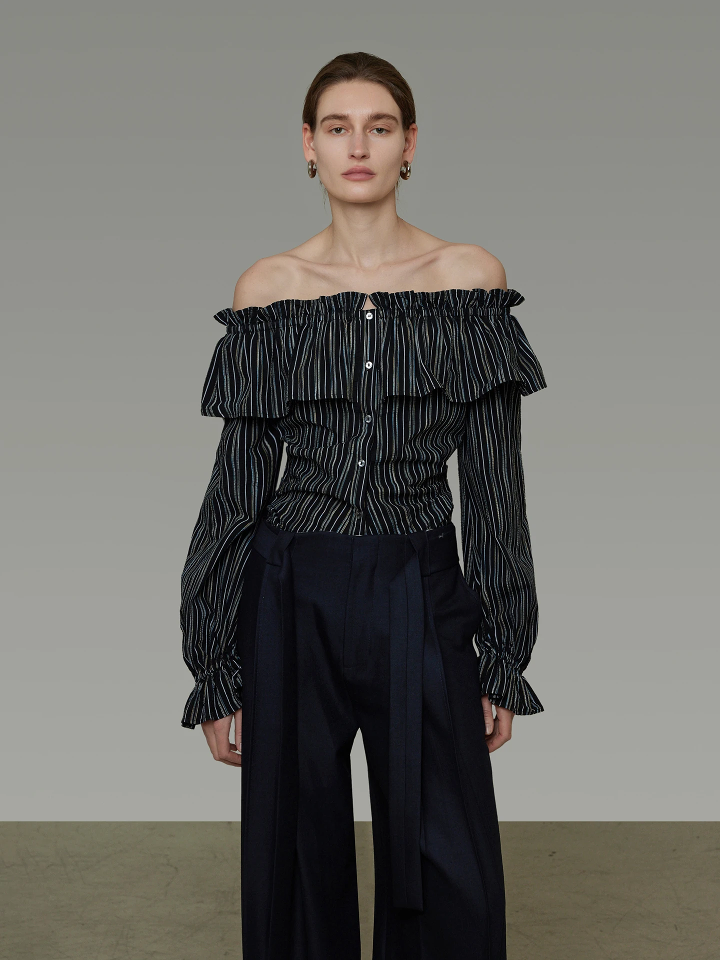 Женская полосатая блузка UNSPOKEN с одним открытым плечом, двухслойными оборками, винтажный элегантный топ с открытым плечом, хлопковая, с длинным рукавом
Женская полосатая блузка UNSPOKEN с одним открытым плечом, двухслойными оборками, винтажный элегантный топ с открытым плечом, хлопковая, с длинным рукавом