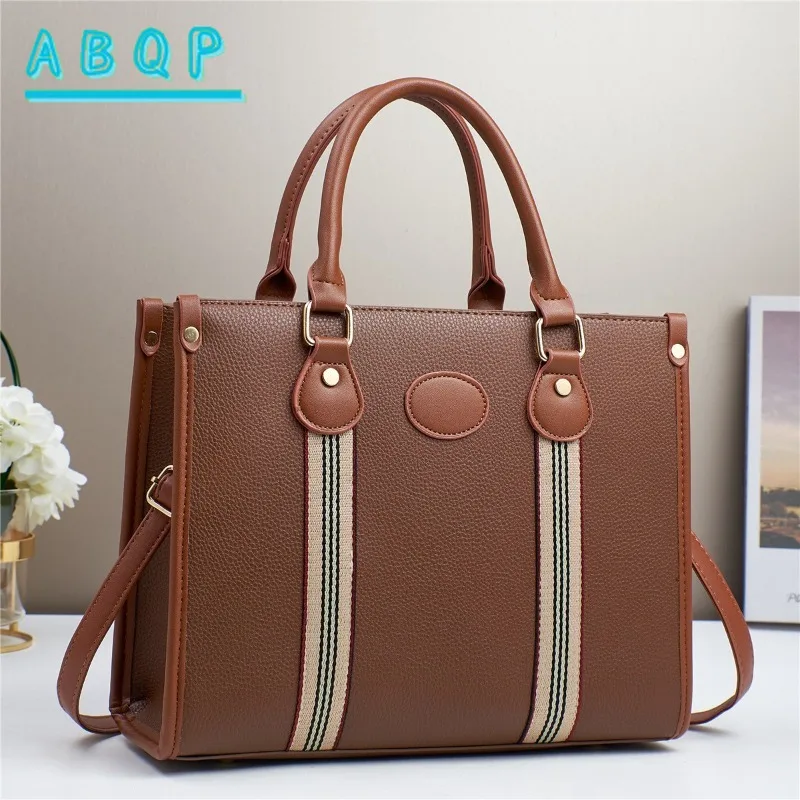 Women's Handbags Luxury Brand Fashion Splicing Colorful Women's Shoulder Bag Large Capacity Casual Women's Tote Bag High Quality
Women's Handbags Luxury Brand Fashion Splicing Colorful Women's Shoulder Bag Large Capacity Casual Women's Tote Bag High Quality
