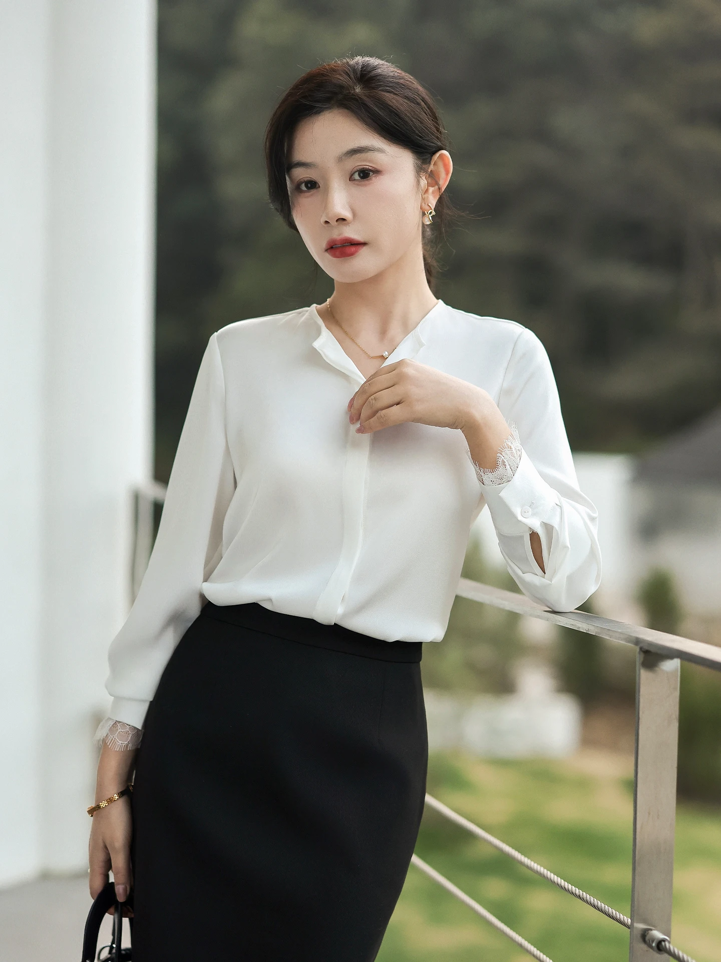 Ele White Anti-Wrinkle Satin Long Sve V-Ne irt Women's Spring New High-End Commute irt Profional Top
Ele White Anti-Wrinkle Satin Long Sve V-Ne irt Women's Spring New High-End Commute irt Profional Top