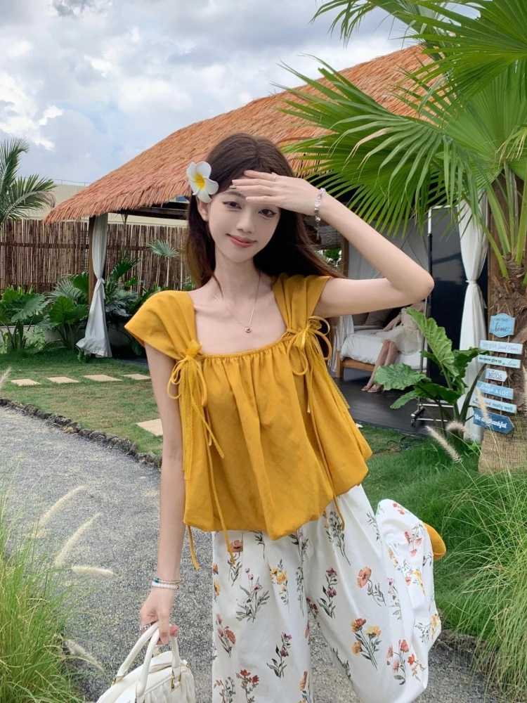 Women's French Style Square Neck Tie Waist Puff Sleeve Blouse Floral Wide Leg Pants Summer 2026 Outfit Elegant Vacation Set
Women's French Style Square Neck Tie Waist Puff Sleeve Blouse Floral Wide Leg Pants Summer 2026 Outfit Elegant Vacation Set